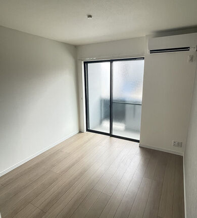 International House (i-House)