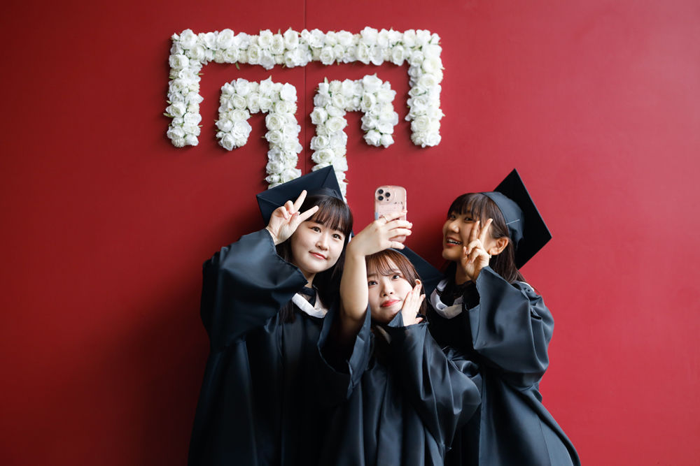Graduates in front of the Hitomi Hall