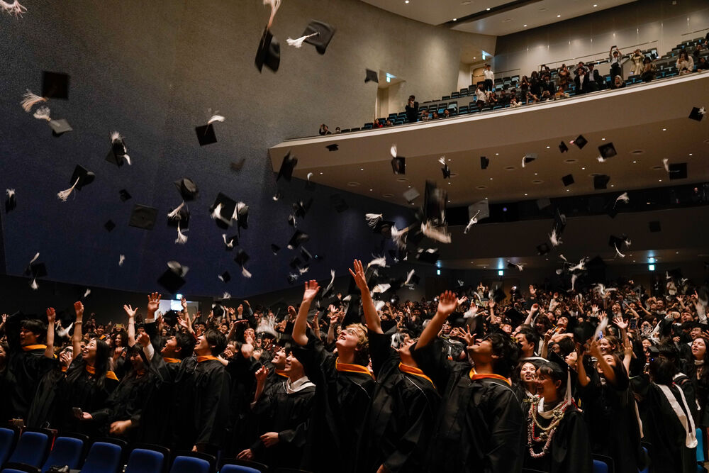 Cap toss