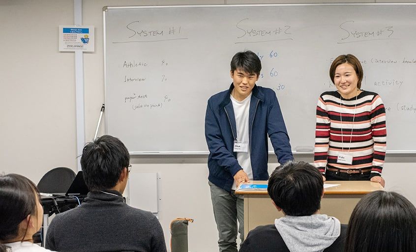 2 students giving a presentation.