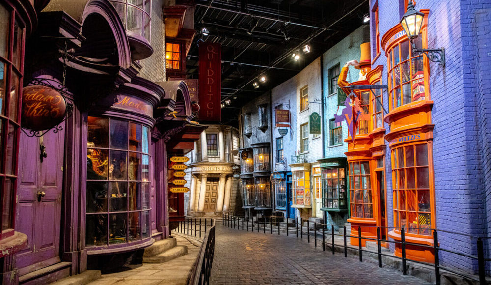 File:Hogwarts School, The Making of Harry Potter, Warner Bros