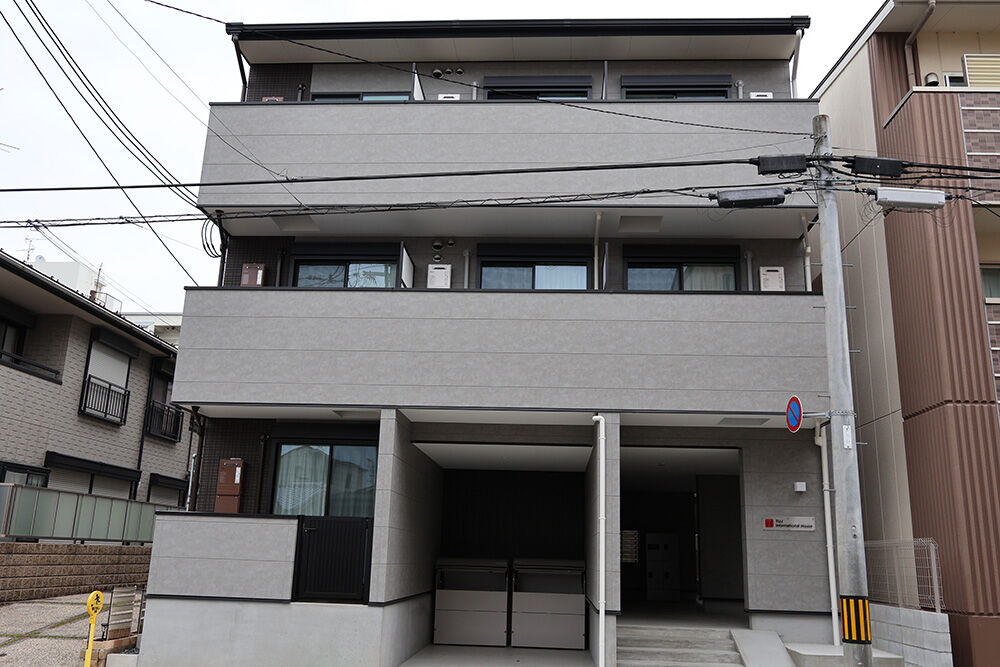 International House (i-House)