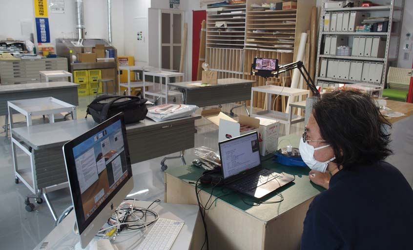 初日はオンラインで、その後、学生の希望に合わせて対面またはハイブリッドを検討(アート学科)