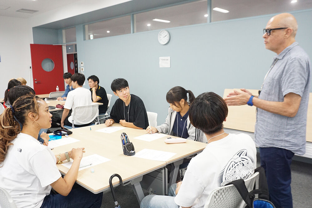 English Skill-up Course class scene