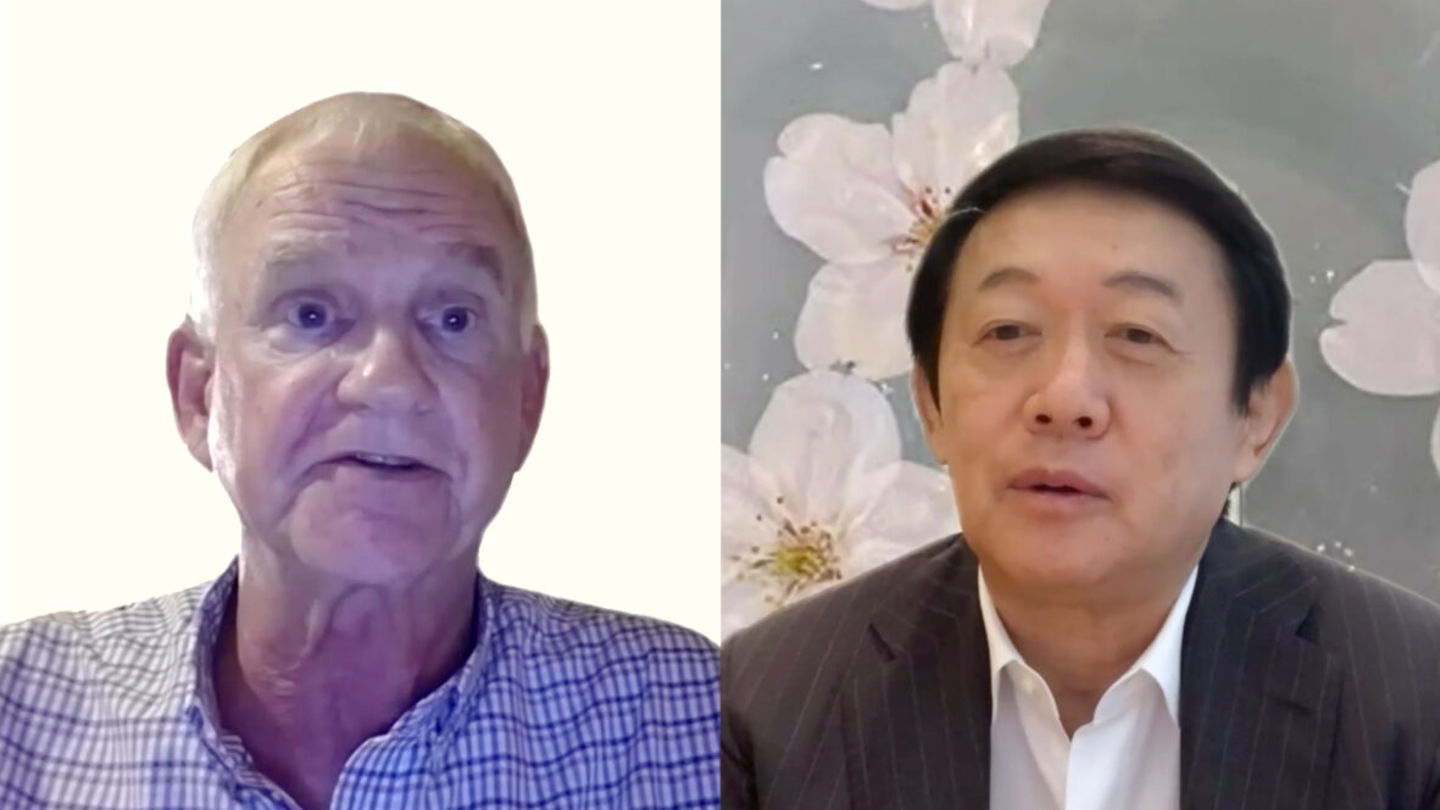 Left: Bruce Stronach, Dean Emeritus of Temple University, Japan Campus Right: Masanori Mochida, President and Representative Director of Goldman Sachs Japan Co., Ltd.