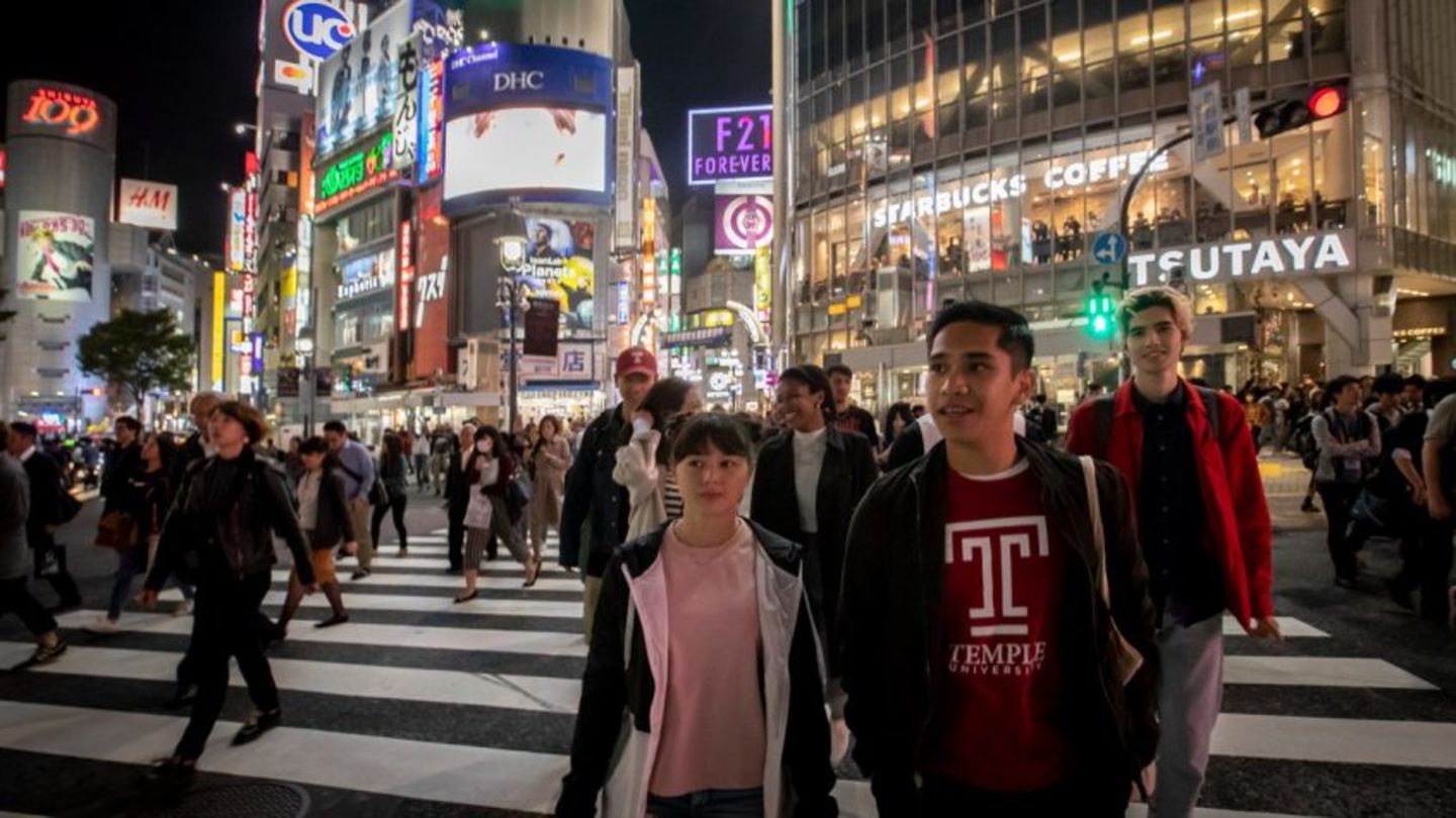 TUJ students explore Tokyo.