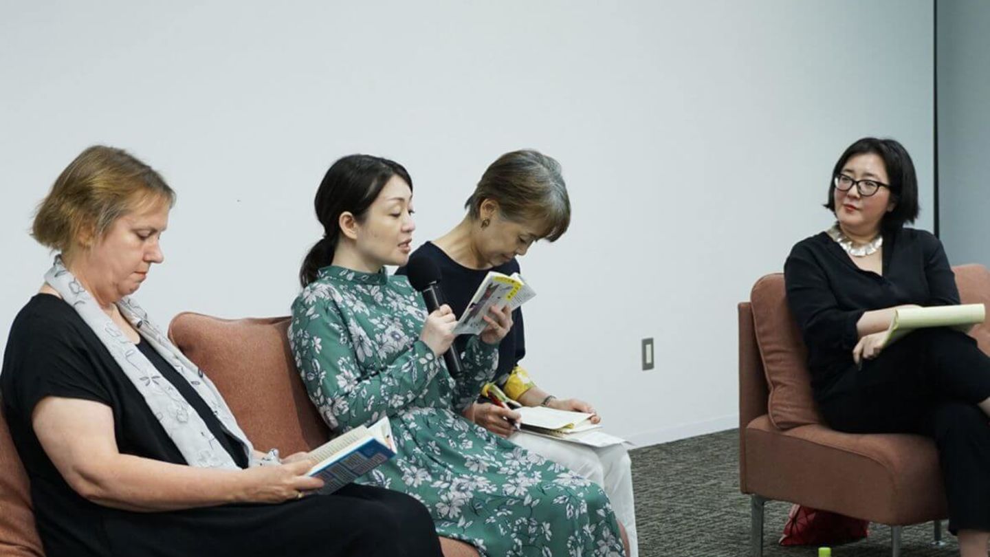 左から順に: Ginny Tapley Takemori, Sayaka Murata, Akie Maezawa, and Mariko Nagai.