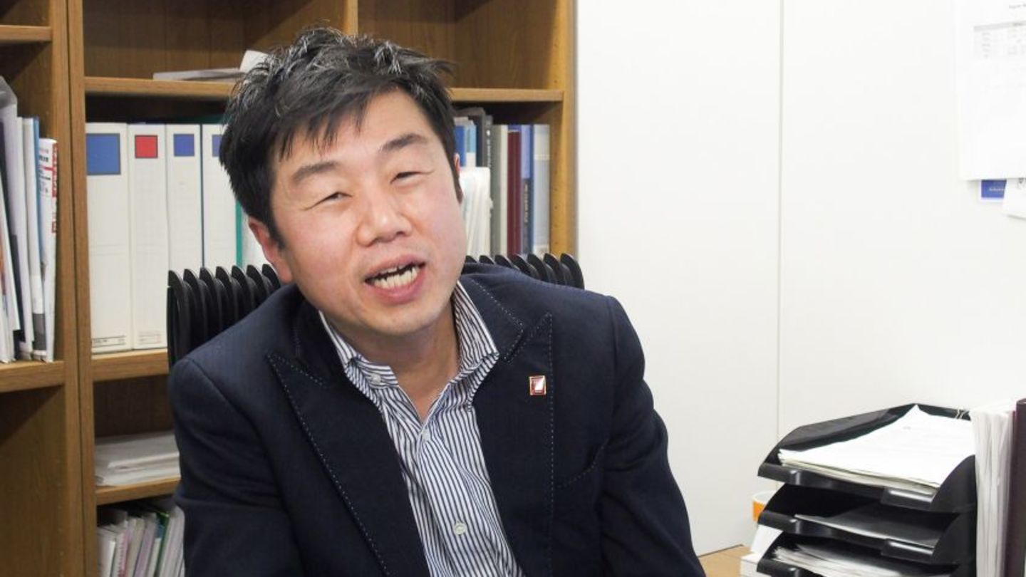 Kentaro Sawa, the director of the Career Development Office