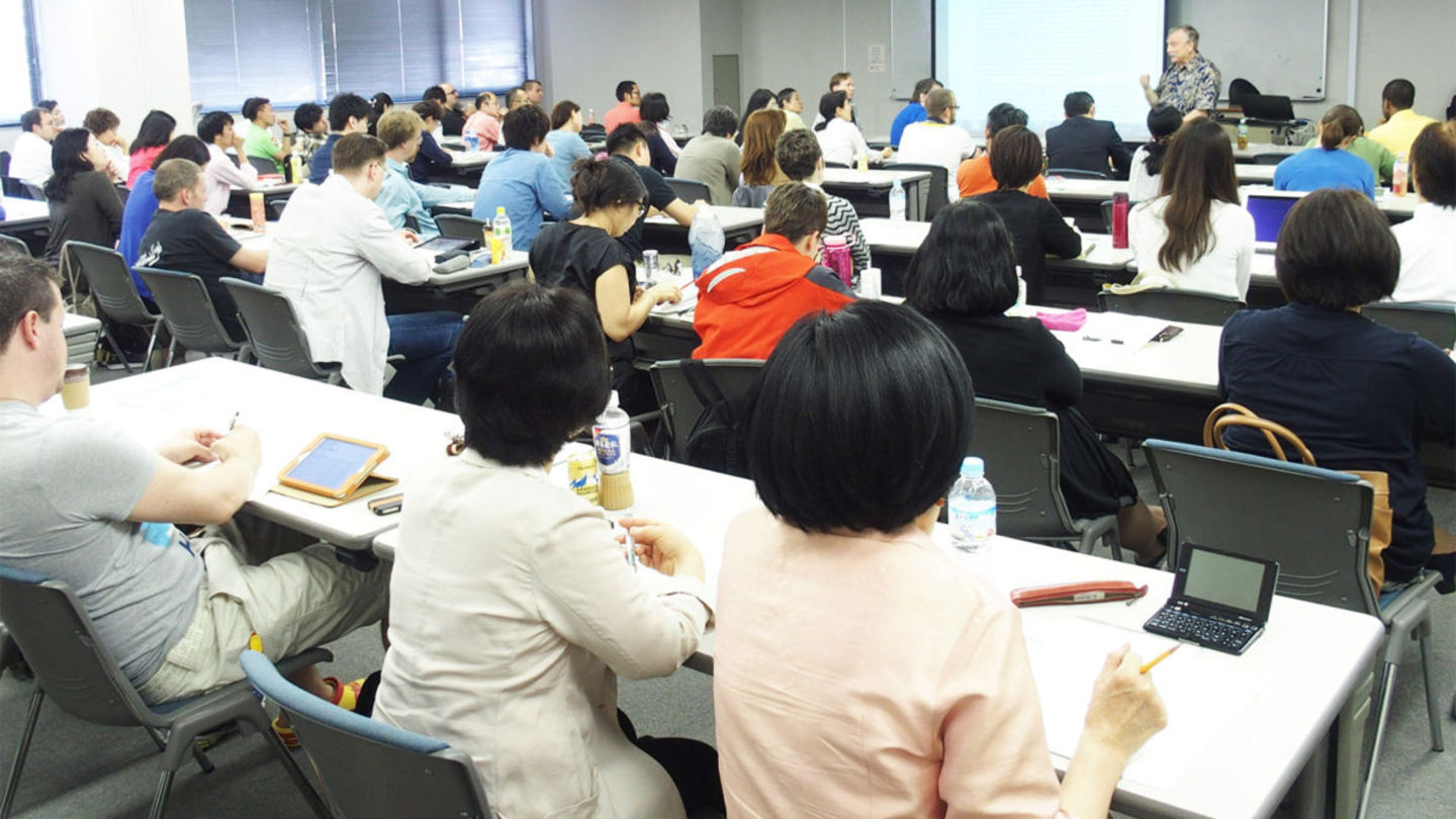 Presenters and participants at the class room during the Applied Linguistics Colloquium