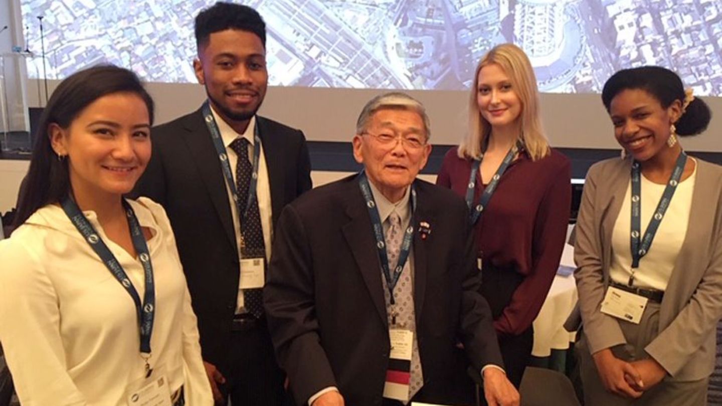 Norman Mineta and four TUJ students