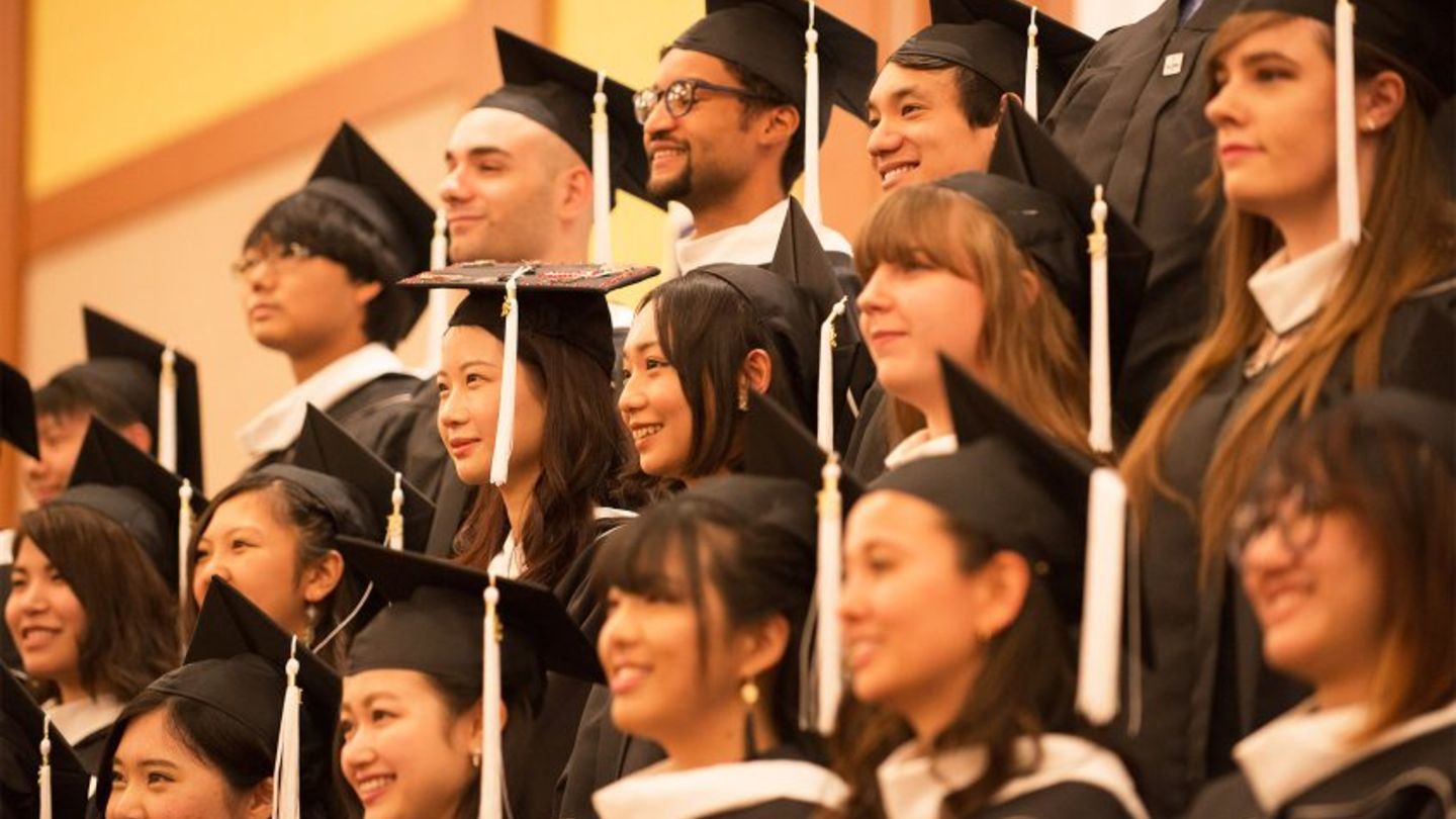 TUJ 2018 graduates